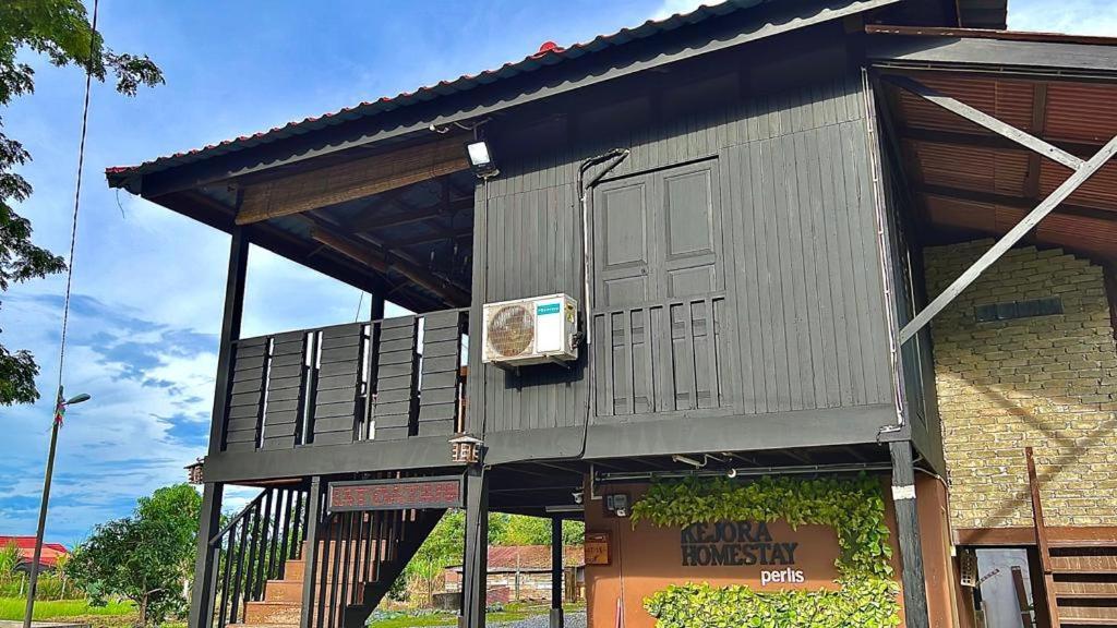 Kejora Homestay Кангар Экстерьер фото